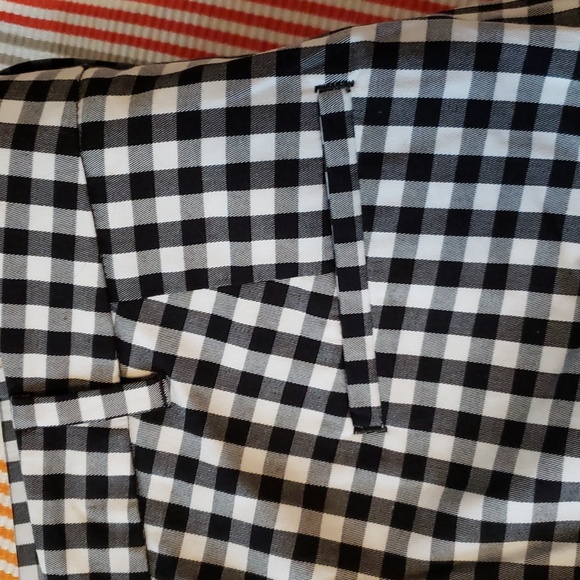 Ann Taylor black and white capris - Picture 9 of 9